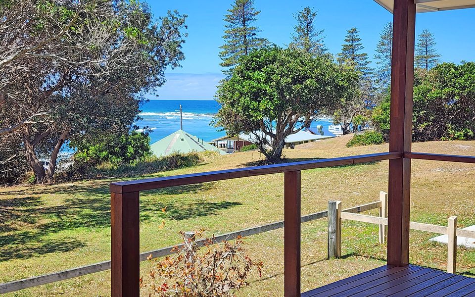 63 OCEAN ROAD, BROOMS HEAD