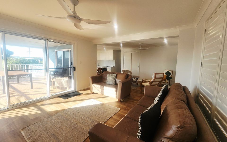 15 HONEYSUCKLE STREET, BROOMS HEAD