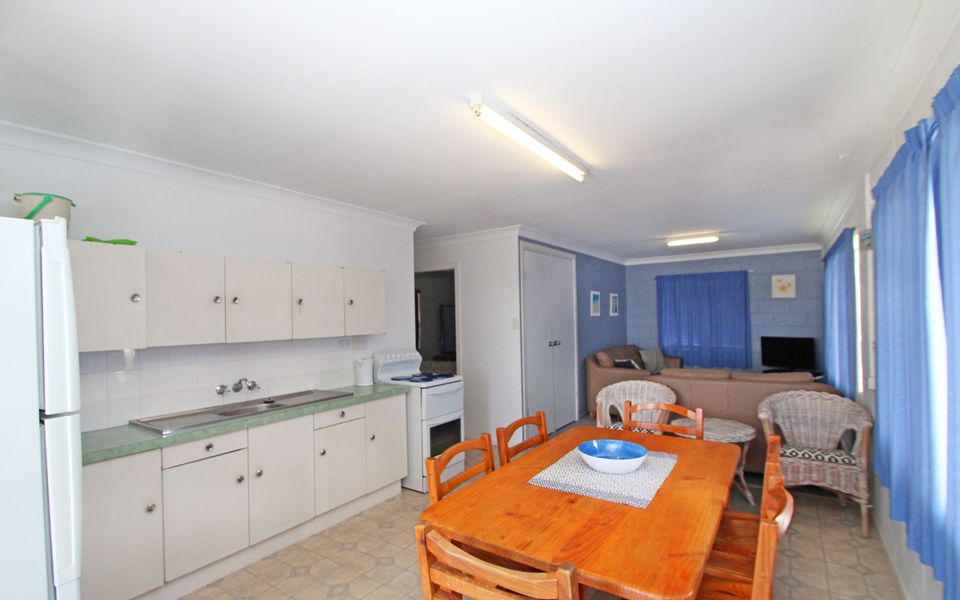 15 HONEYSUCKLE STREET, BROOMS HEAD