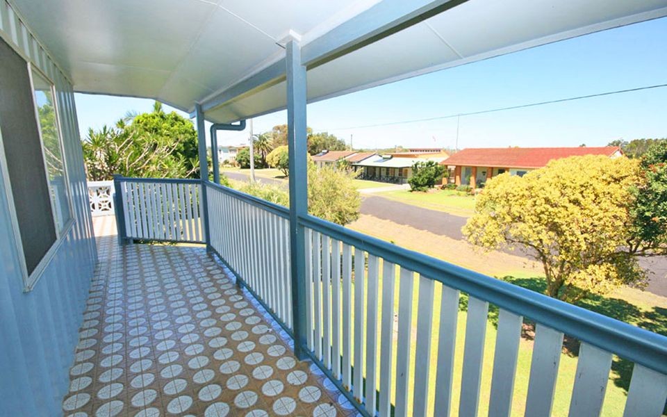 15 HONEYSUCKLE STREET, BROOMS HEAD