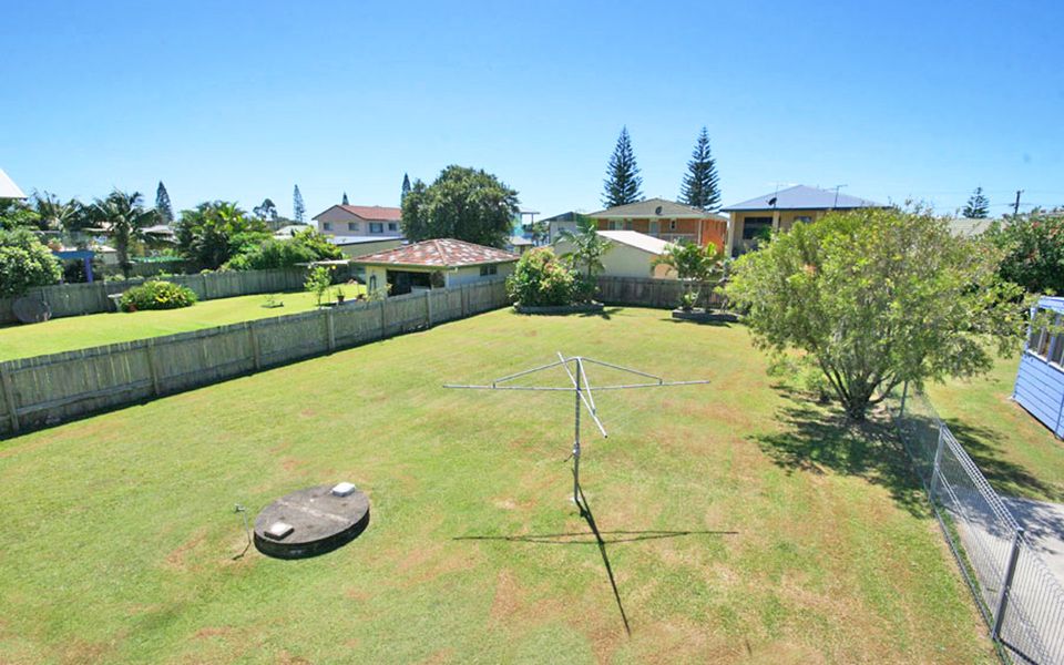 15 HONEYSUCKLE STREET, BROOMS HEAD