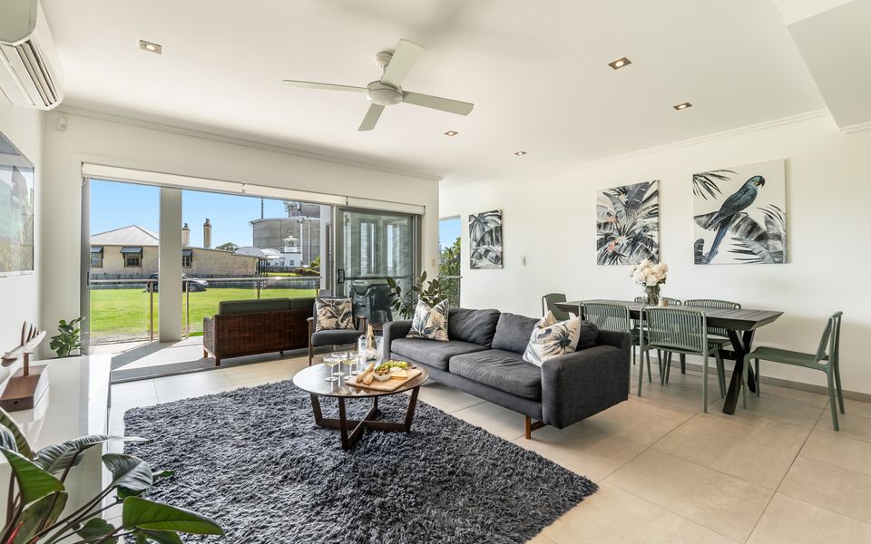 PILOTAGE 3 | Ocean and Lighthouse views