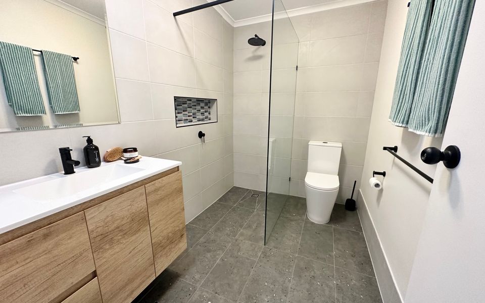 17 HONEYSUCKLE STREET, BROOMS HEAD