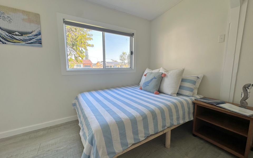 17 HONEYSUCKLE STREET, BROOMS HEAD