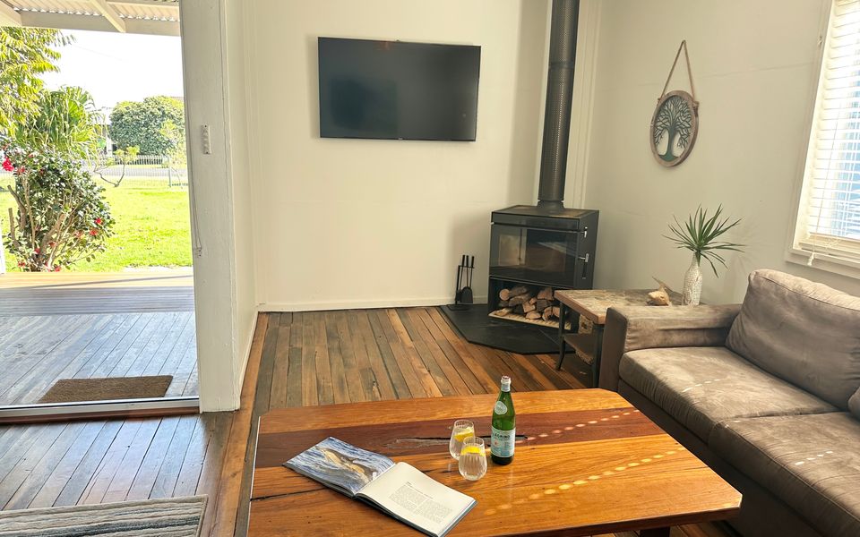 17 HONEYSUCKLE STREET, BROOMS HEAD