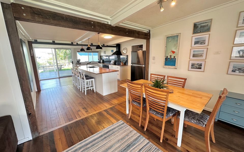 17 HONEYSUCKLE STREET, BROOMS HEAD