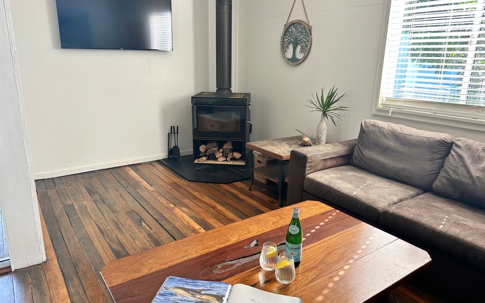 17 HONEYSUCKLE STREET, BROOMS HEAD