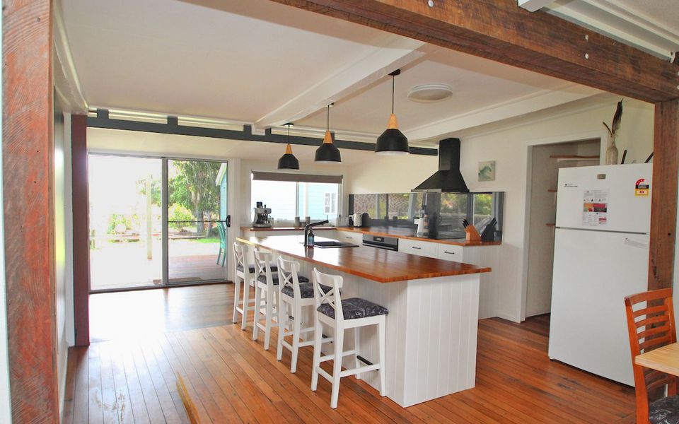 17 HONEYSUCKLE STREET, BROOMS HEAD