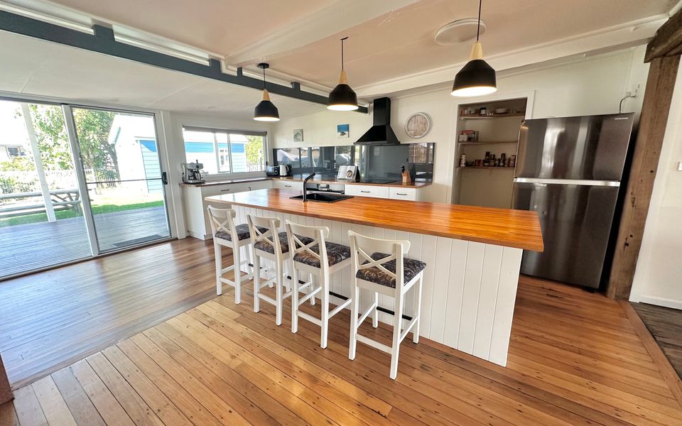 17 HONEYSUCKLE STREET, BROOMS HEAD