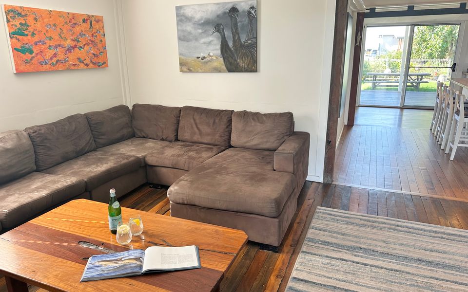 17 HONEYSUCKLE STREET, BROOMS HEAD