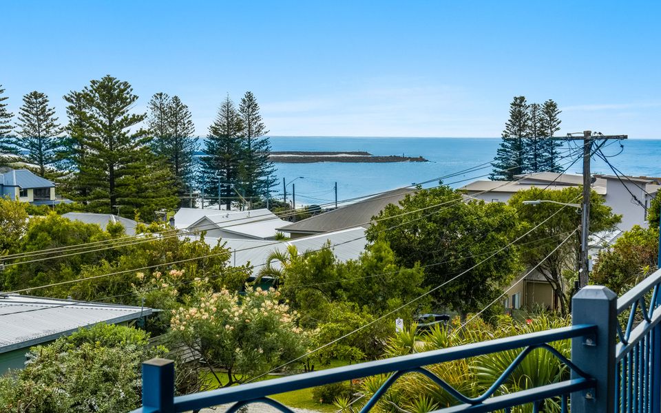 CORONA DEL MAR | Crown of the Sea