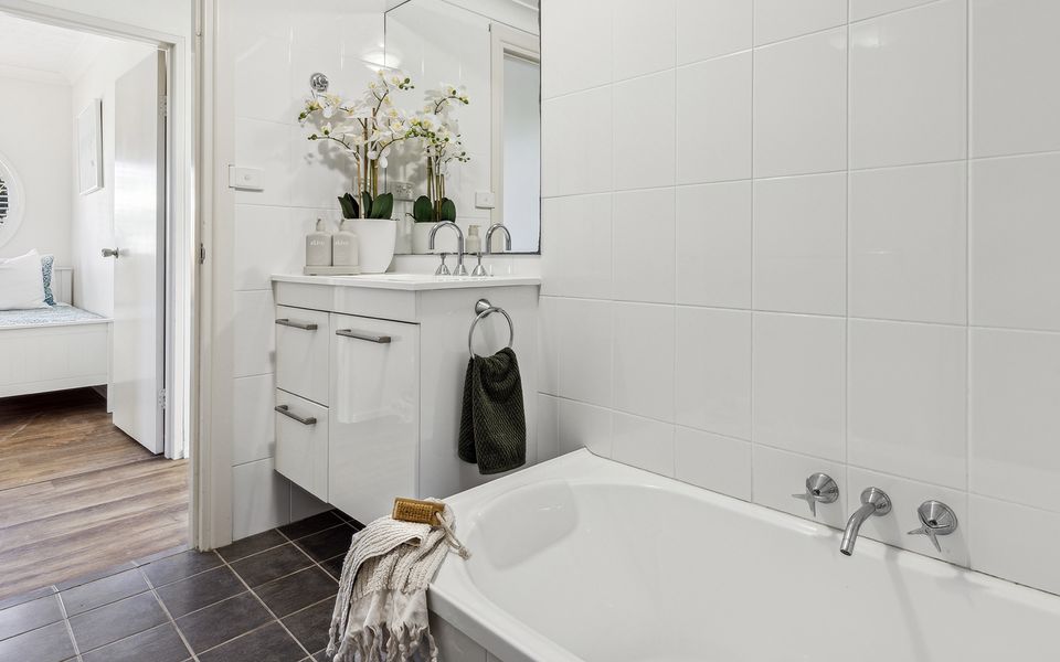 THE WHITE LOTUS | Sought after Beachside location with pool