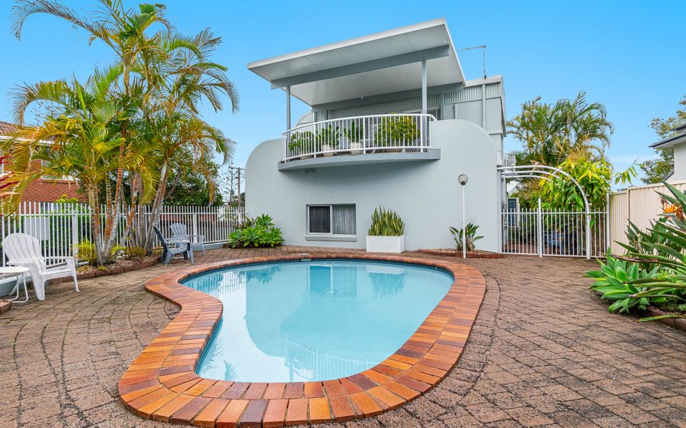 THE WHITE LOTUS | Sought after Beachside location with pool