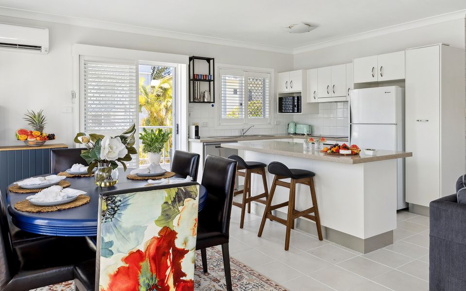 THE WHITE LOTUS | Sought after Beachside location with pool