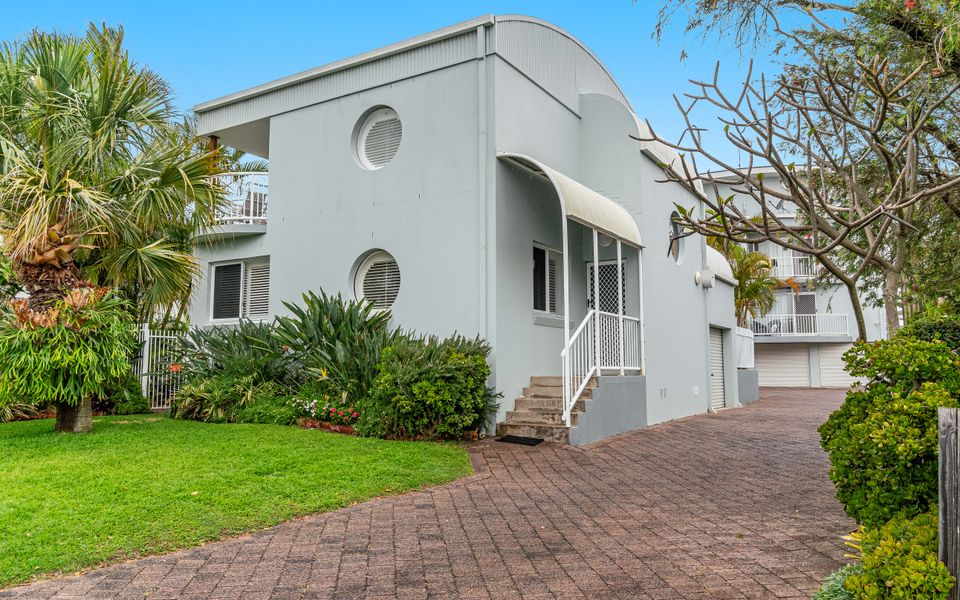 THE WHITE LOTUS | Sought after Beachside location with pool
