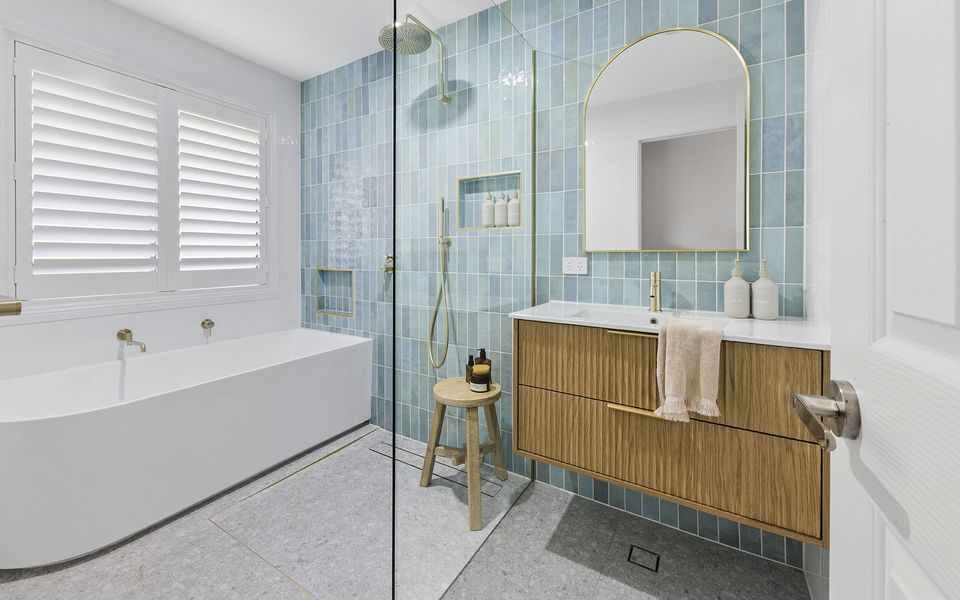WITONGA WATERS – Pet Friendly Luxury Waterfront Escape with Pool & Pontoon | Holiday Yamba
