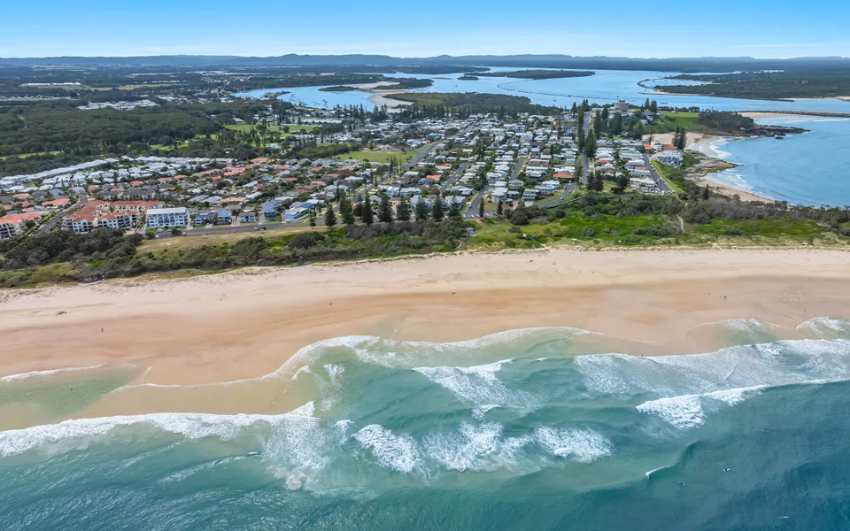 LA RONDE 4 – Hear the Waves of Pippi Beach | Holiday Yamba