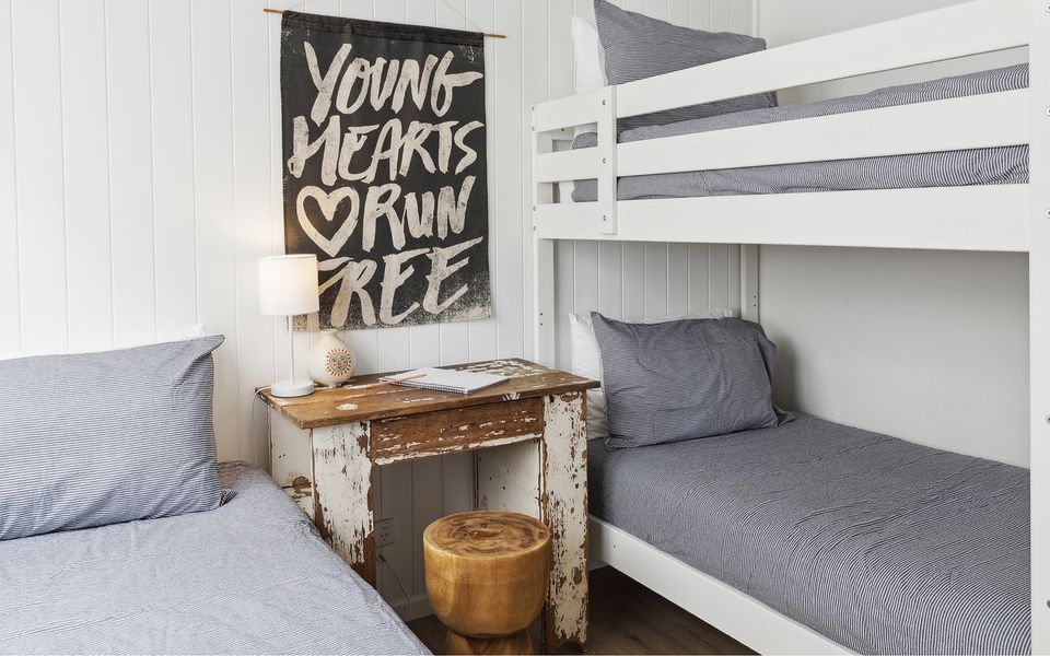 LITTLE PALMS | Sleep by the whisper of the waves