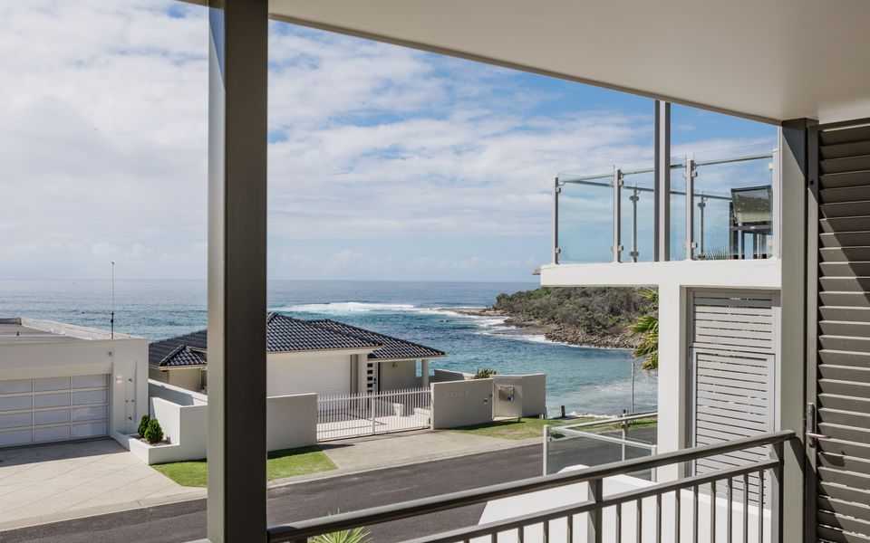 LITTLE PALMS – Oceanfront Escape Overlooking Yamba’s Iconic Convent Beach | Holiday Yamba