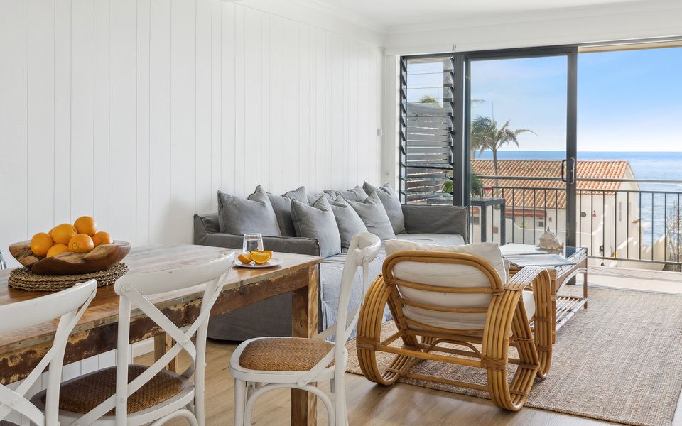 LITTLE PALMS | Sleep by the whisper of the waves