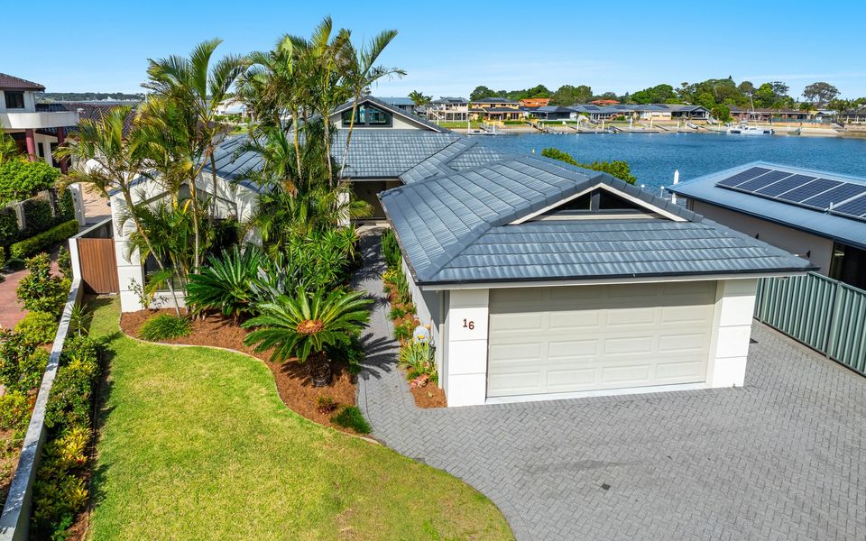 OCEAN STARR – Glorious Views of the Clarence | Holiday Yamba