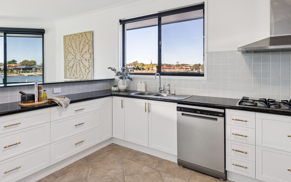 OCEAN STARR – Glorious Views of the Clarence | Holiday Yamba