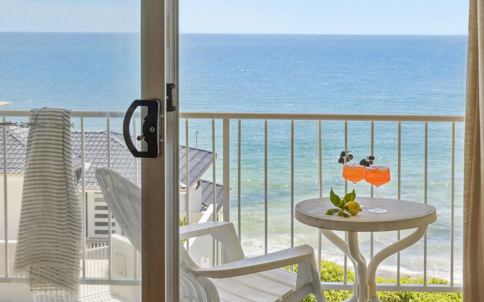 BOOROLONG 2 – Beachfront Bliss | Holiday Yamba