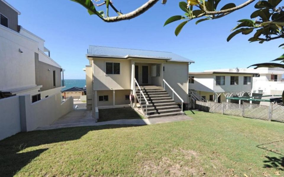 BOOROLONG 2 | Beachfront Bliss