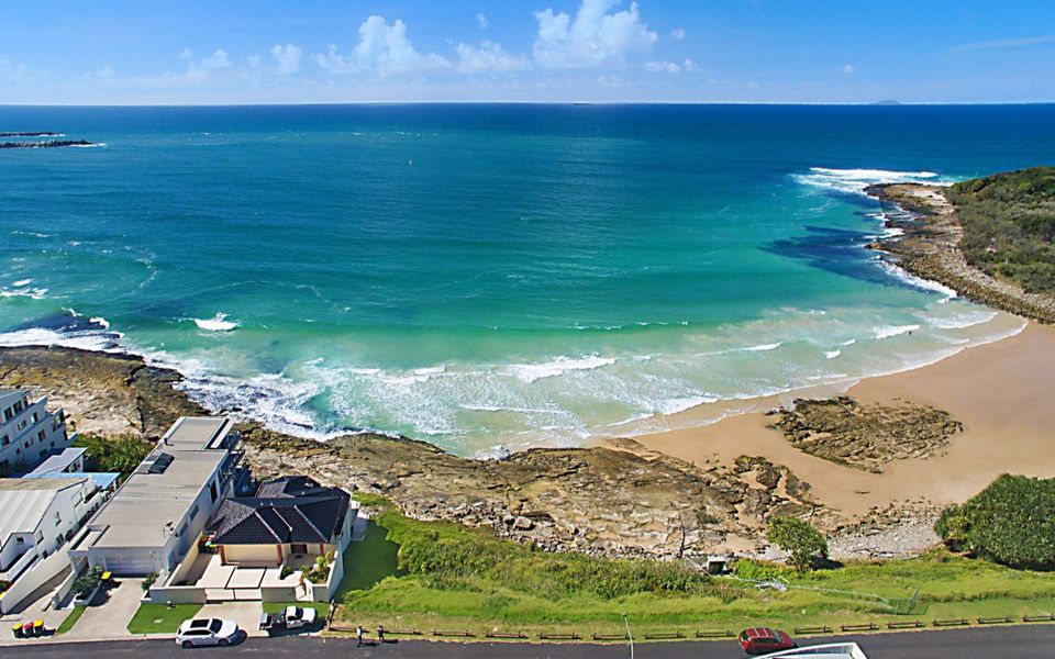 BOOROLONG 2 | Beachfront Bliss