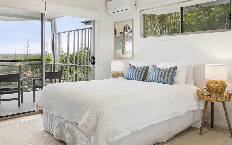 TUSK – Beachside Entertainer