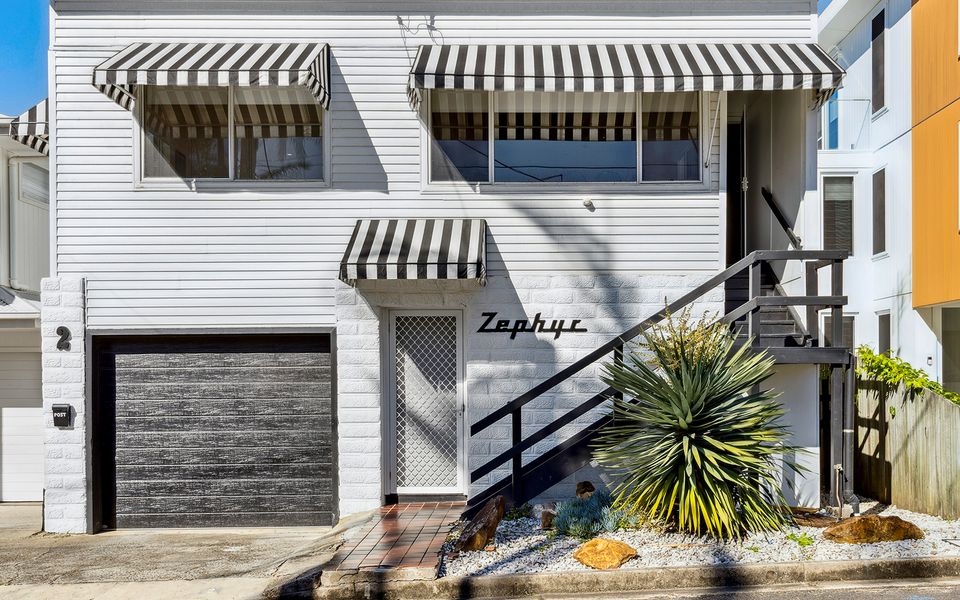 ZEPHYR | Modern Coastal Beach Shack