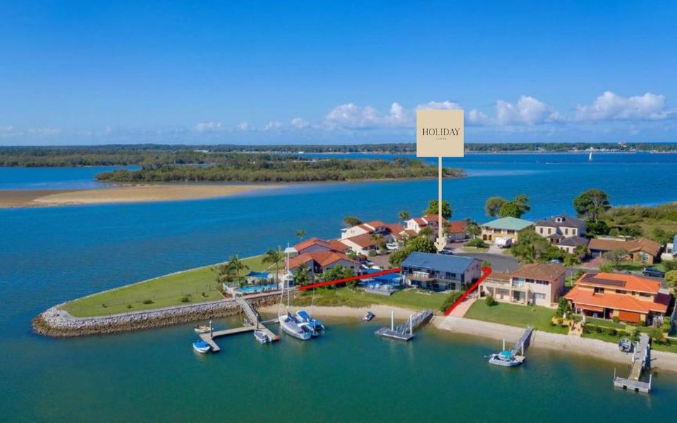 PANDANUS – Spacious Waterfront Escape | Holiday Yamba