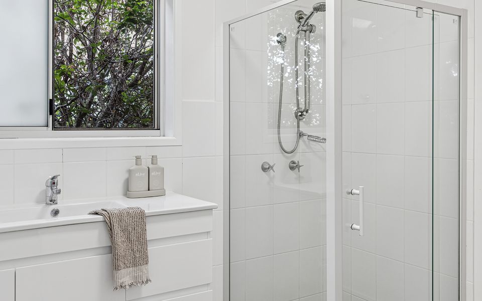 PANDANUS – Spacious Waterfront Escape | Holiday Yamba