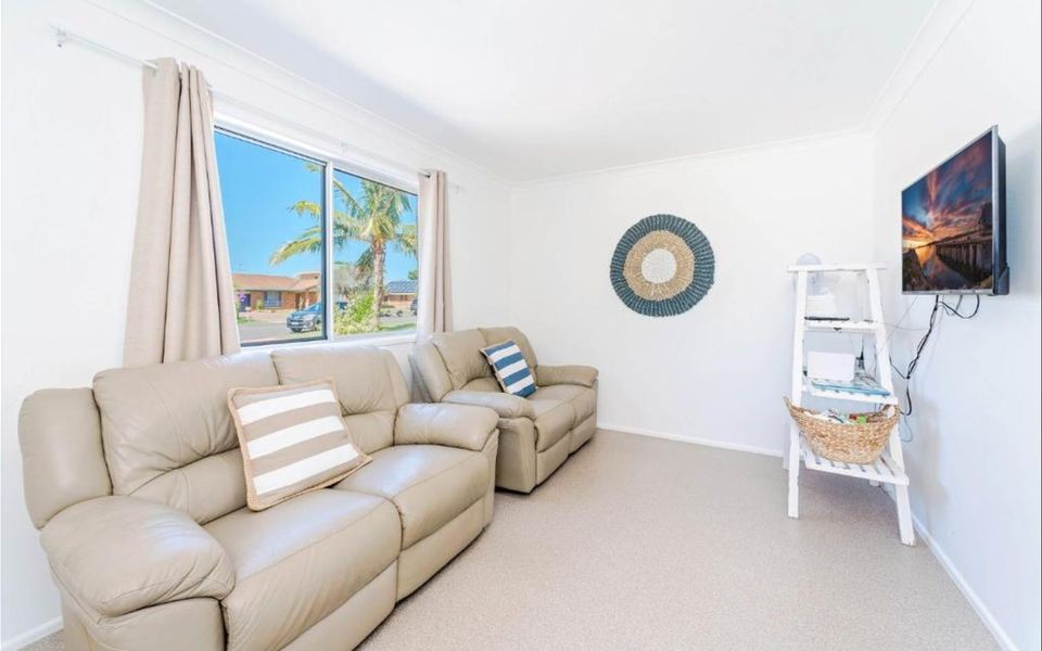 PANDANUS – Spacious Waterfront Escape | Holiday Yamba