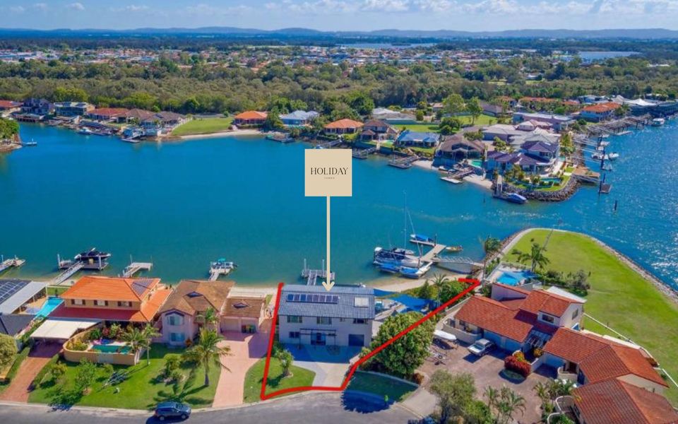 PANDANUS – Spacious Waterfront Escape | Holiday Yamba