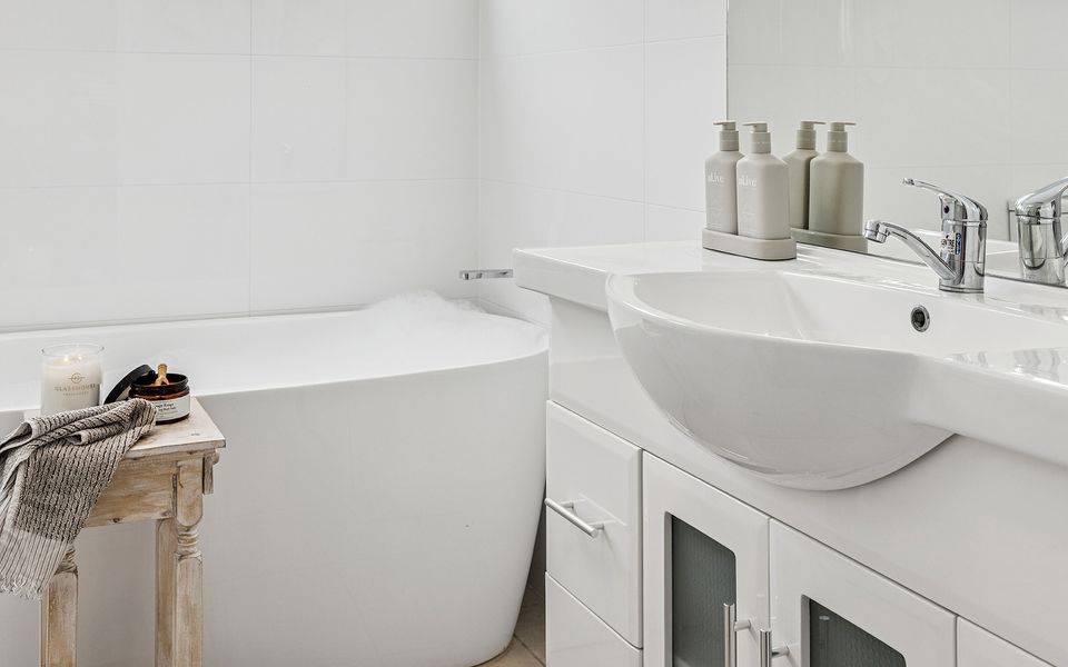 PANDANUS – Spacious Waterfront Escape | Holiday Yamba