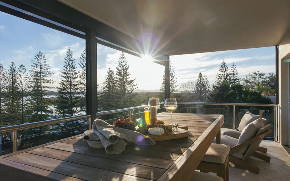 SUNNY’S 2 – Front Row Seats to Sunset | Holiday Yamba