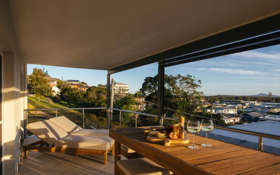 SUNNY’S 2 – Front Row Seats to Sunset | Holiday Yamba