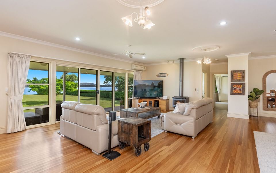 ISLAND GETAWAY | Waterfront near Yamba