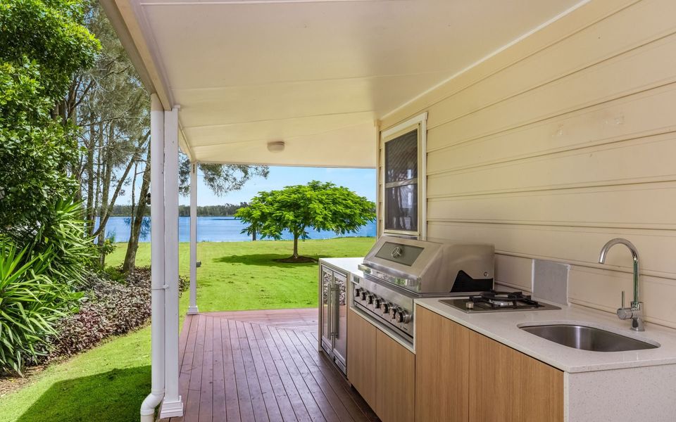 ISLAND GETAWAY | Waterfront near Yamba