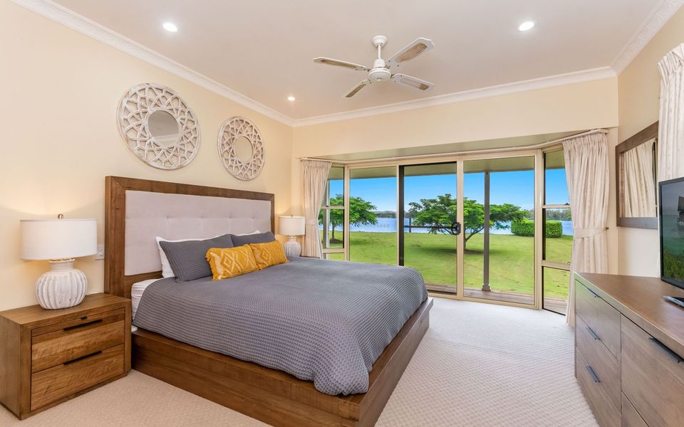 ISLAND GETAWAY | Waterfront near Yamba