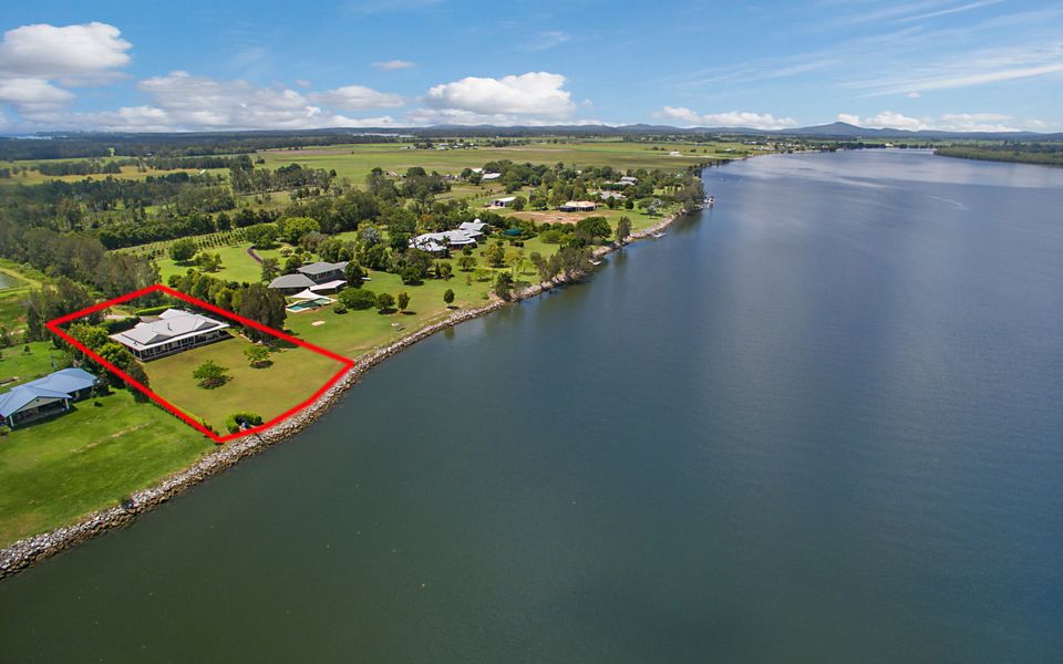 ISLAND GETAWAY | Waterfront near Yamba