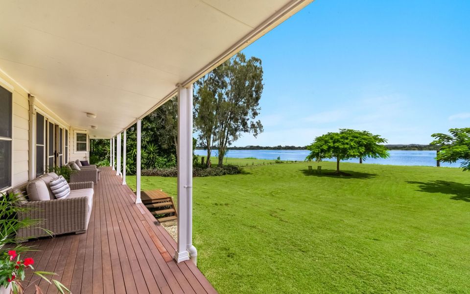 ISLAND GETAWAY | Waterfront near Yamba
