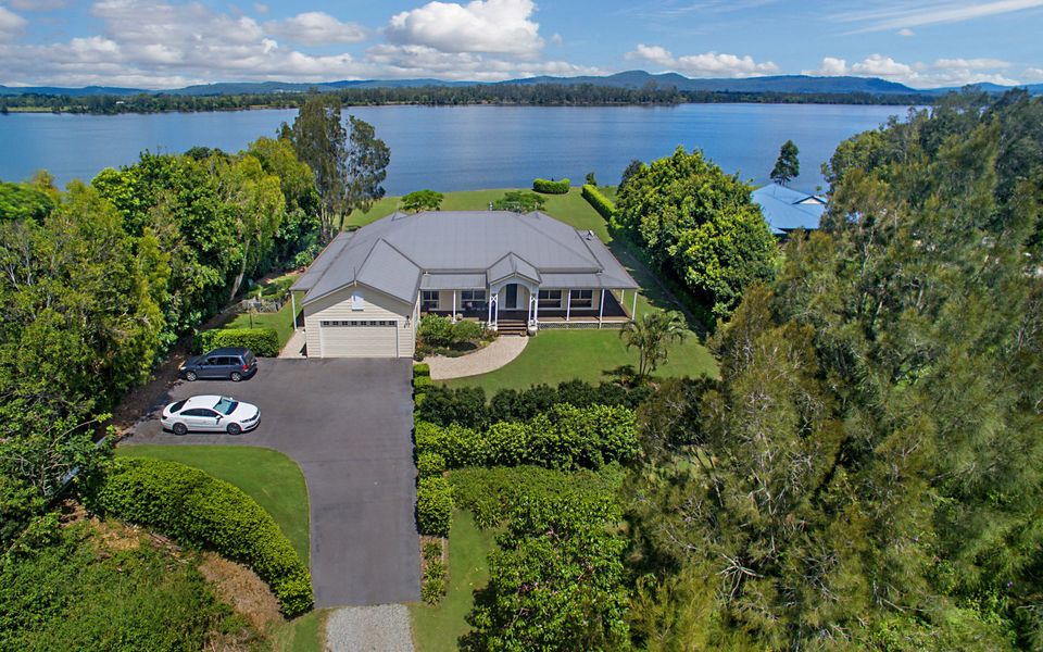 ISLAND GETAWAY | Waterfront near Yamba