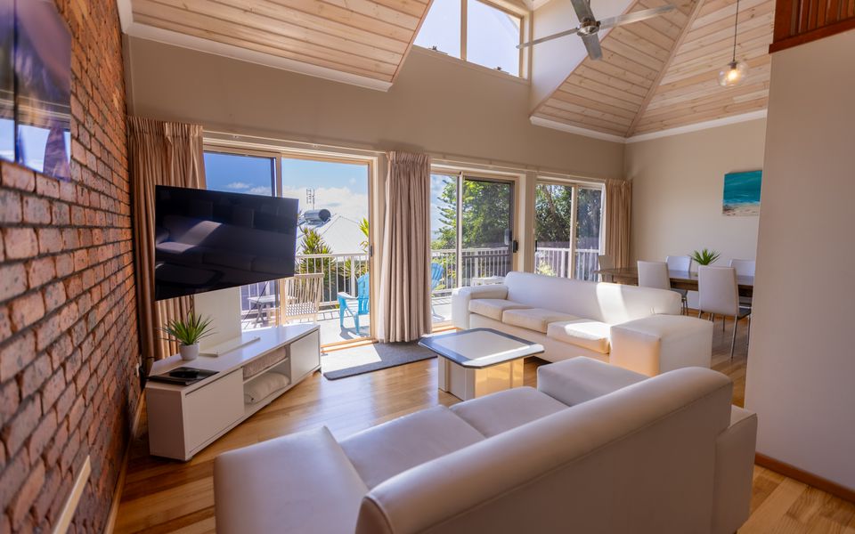 ANGOURIE BAY VILLA – UNIT 1 | Coastal Escape At Angourie
