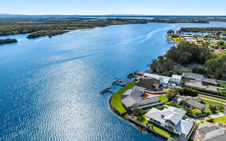 DOLPHIN VIEW | Elegant Waterfront Haven
