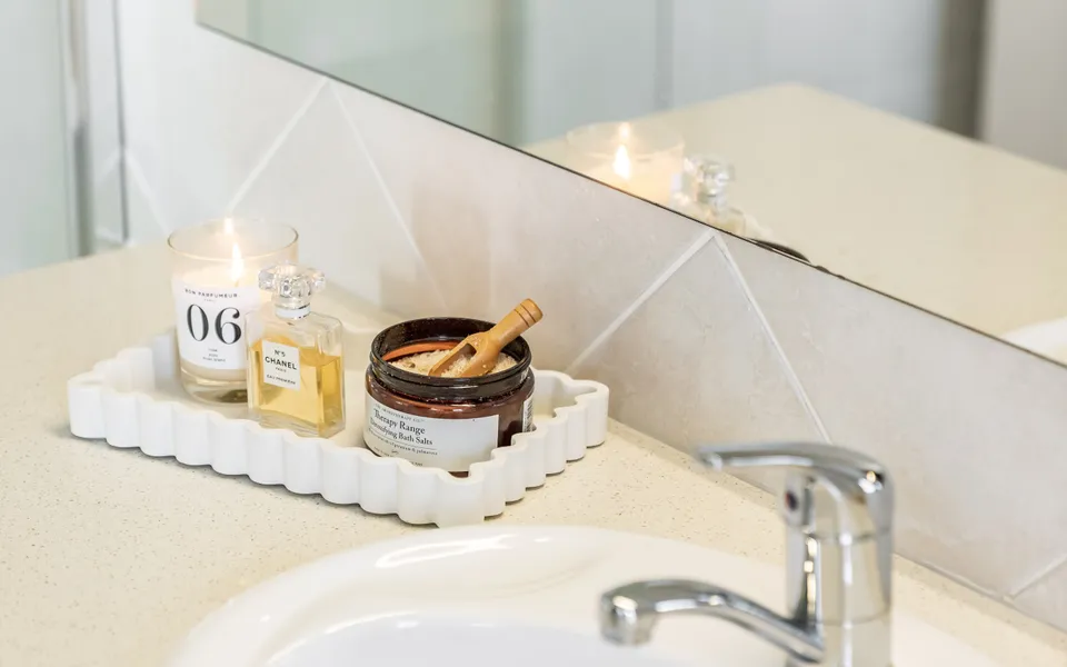 DOLPHIN VIEW | Elegant Waterfront Haven