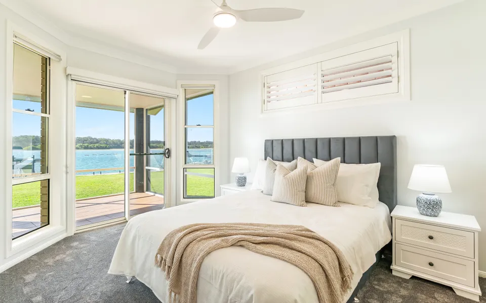 DOLPHIN VIEW | Elegant Waterfront Haven