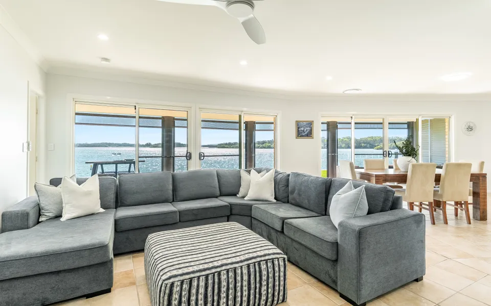 DOLPHIN VIEW | Elegant Waterfront Haven