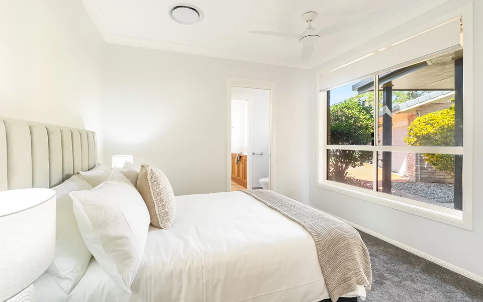 DOLPHIN VIEW | Elegant Waterfront Haven